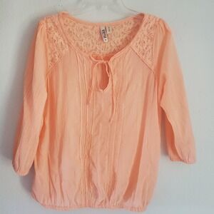 Mudd Blouse Womens Medium Peach‎ Pink Lace Boho Peasant Top Long Sleeve Keyhole